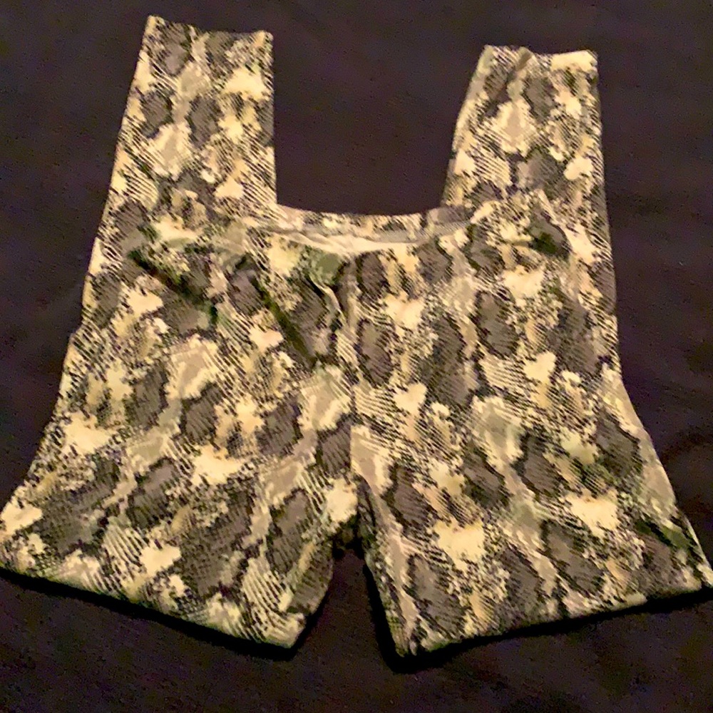 Like new Old Navy snake print leggings